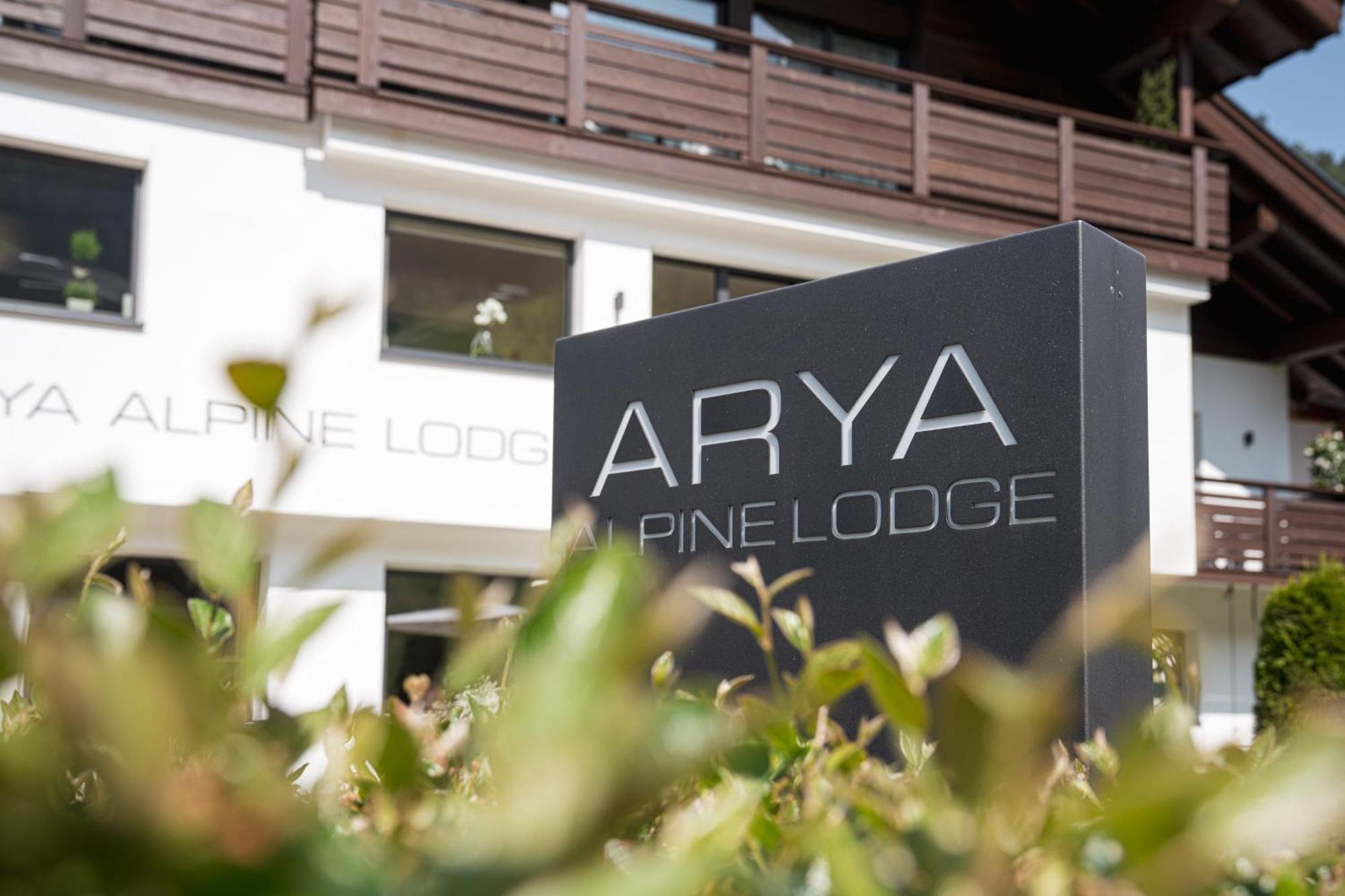 Arya Alpine Lodge セルヴァ・ディ・ヴァル・ガルデーナ エクステリア 写真