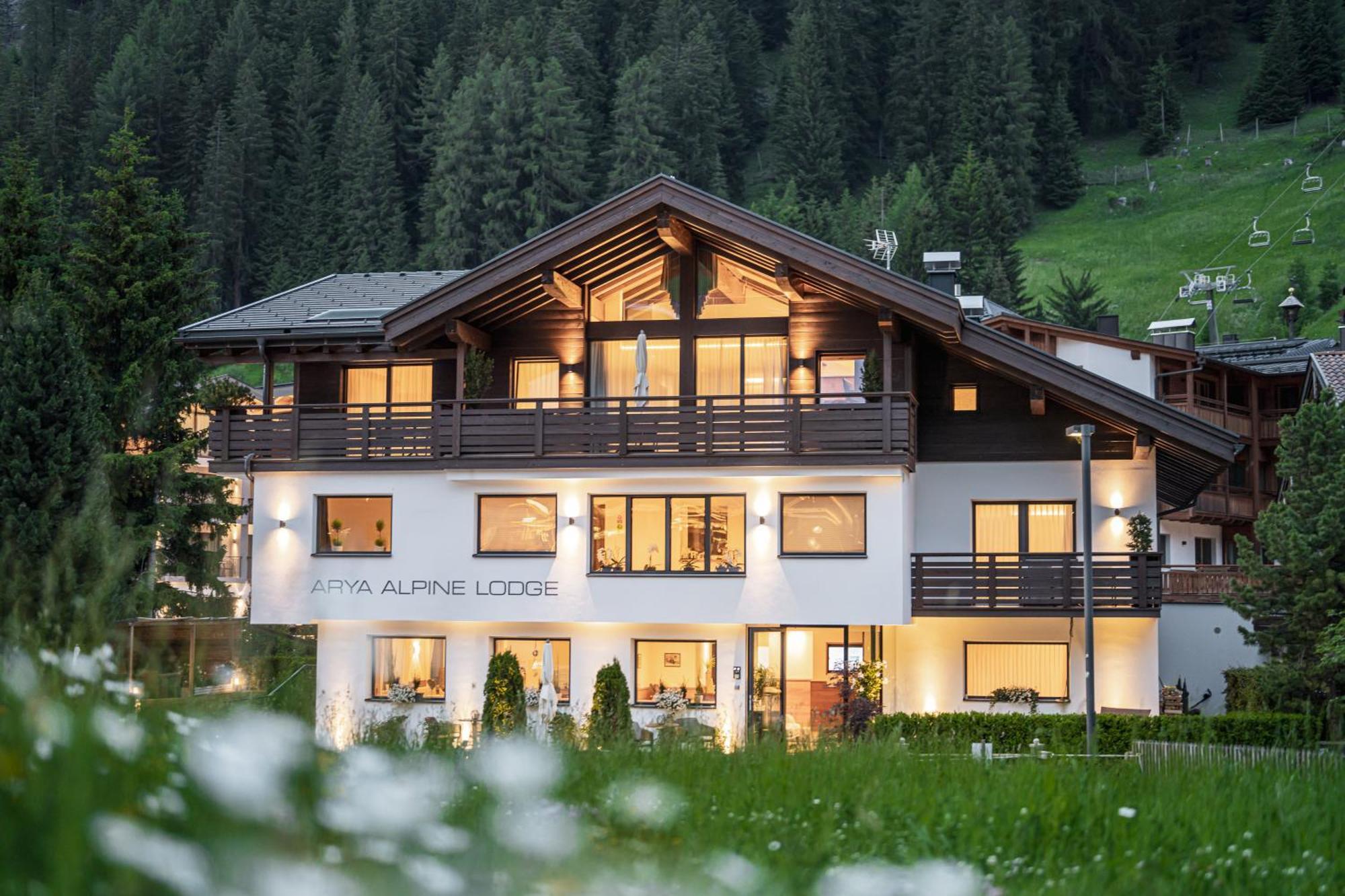 Arya Alpine Lodge セルヴァ・ディ・ヴァル・ガルデーナ エクステリア 写真
