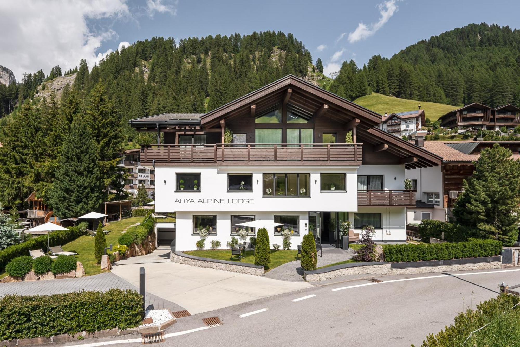 Arya Alpine Lodge セルヴァ・ディ・ヴァル・ガルデーナ エクステリア 写真