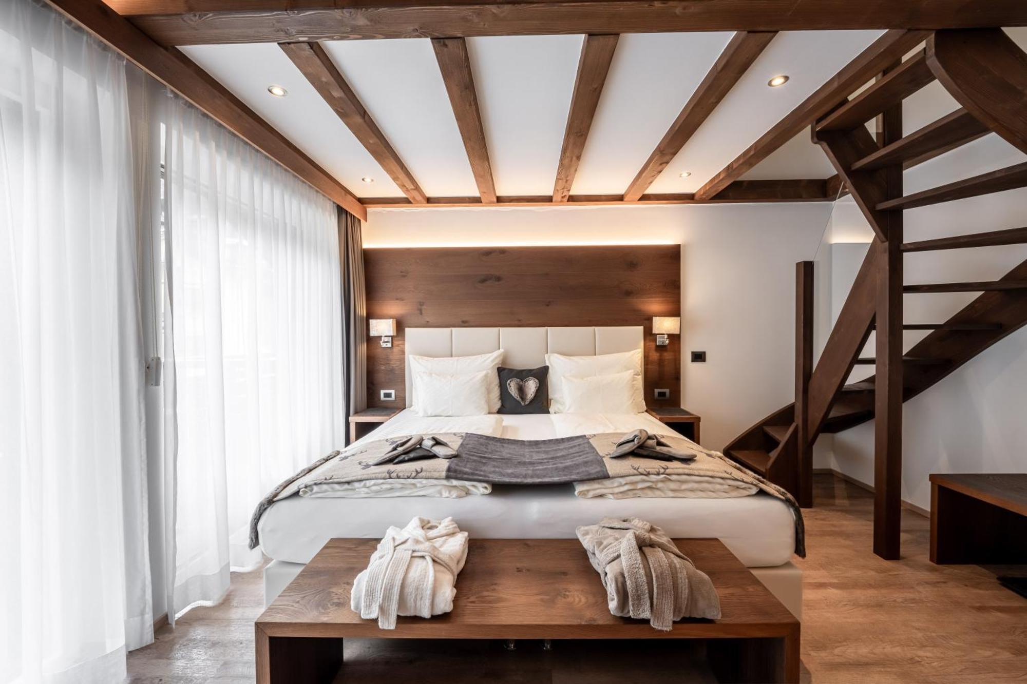 Arya Alpine Lodge セルヴァ・ディ・ヴァル・ガルデーナ エクステリア 写真