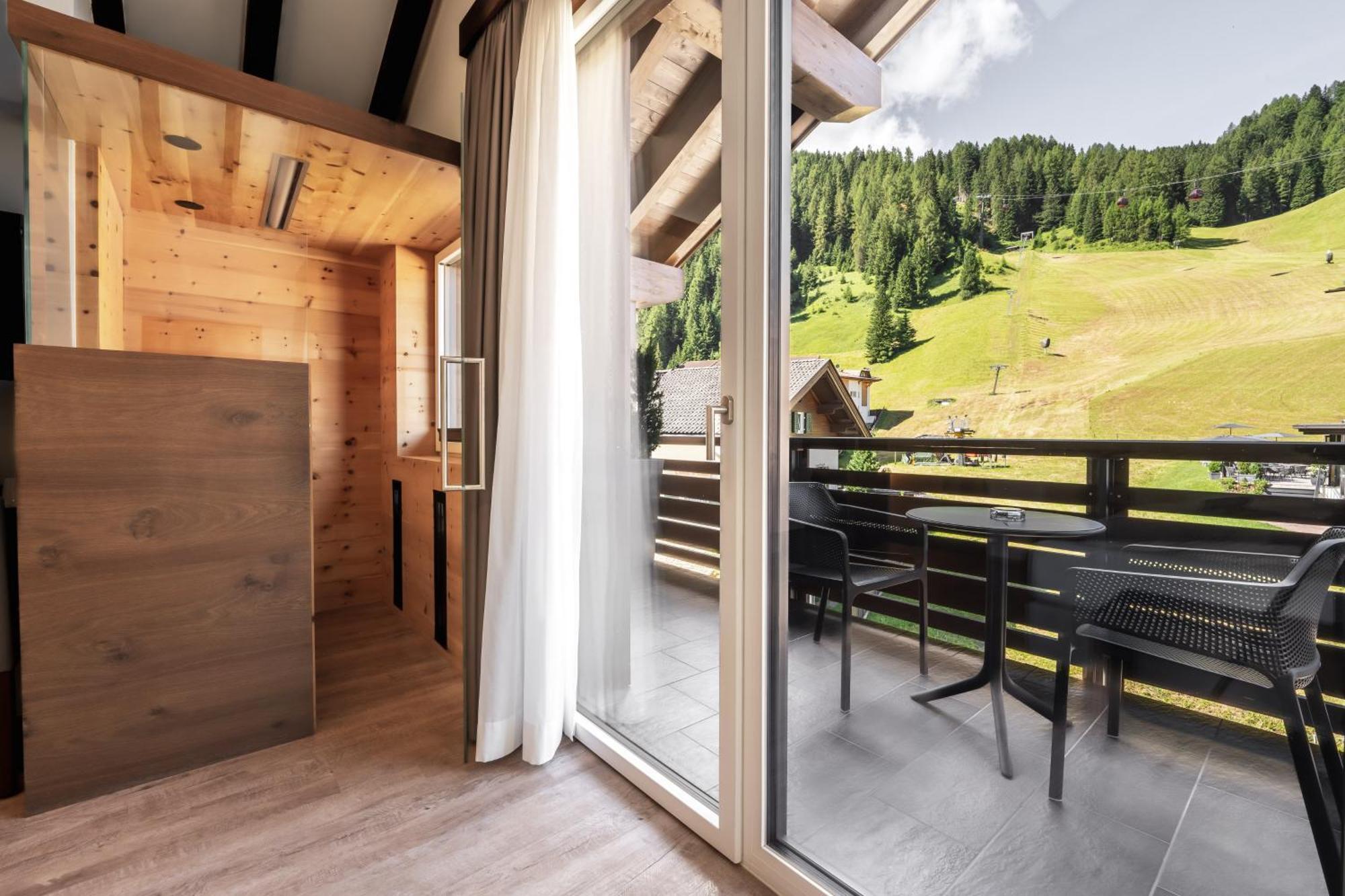 Arya Alpine Lodge セルヴァ・ディ・ヴァル・ガルデーナ エクステリア 写真