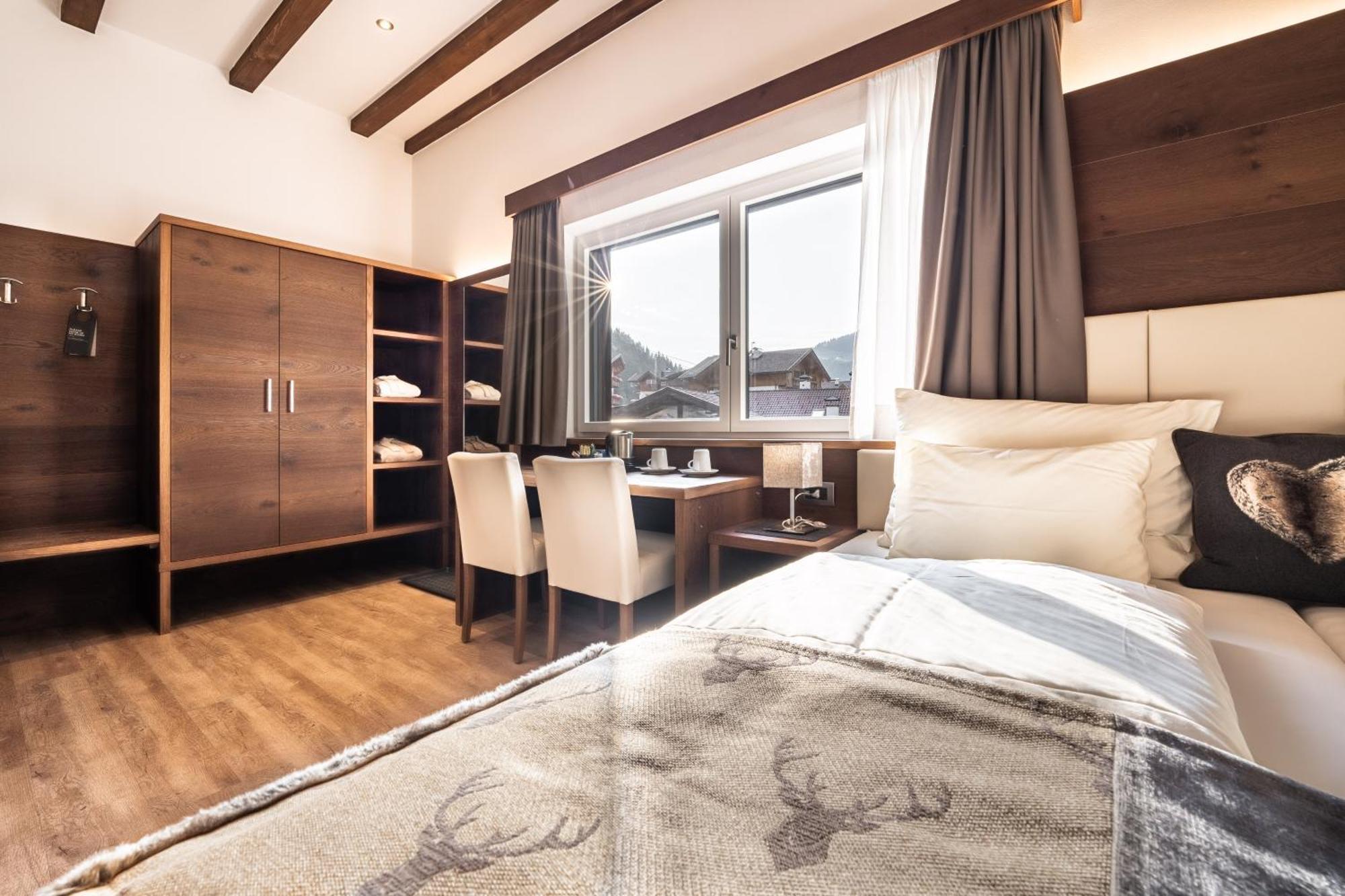 Arya Alpine Lodge セルヴァ・ディ・ヴァル・ガルデーナ エクステリア 写真